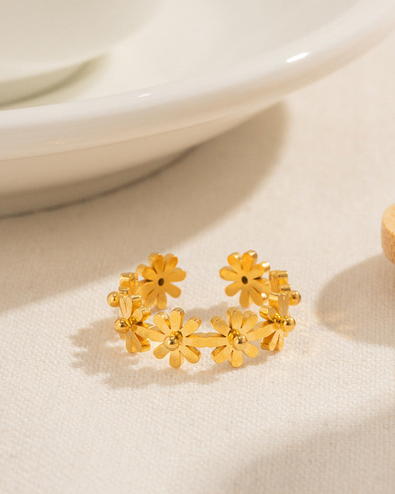 Daisies Ring