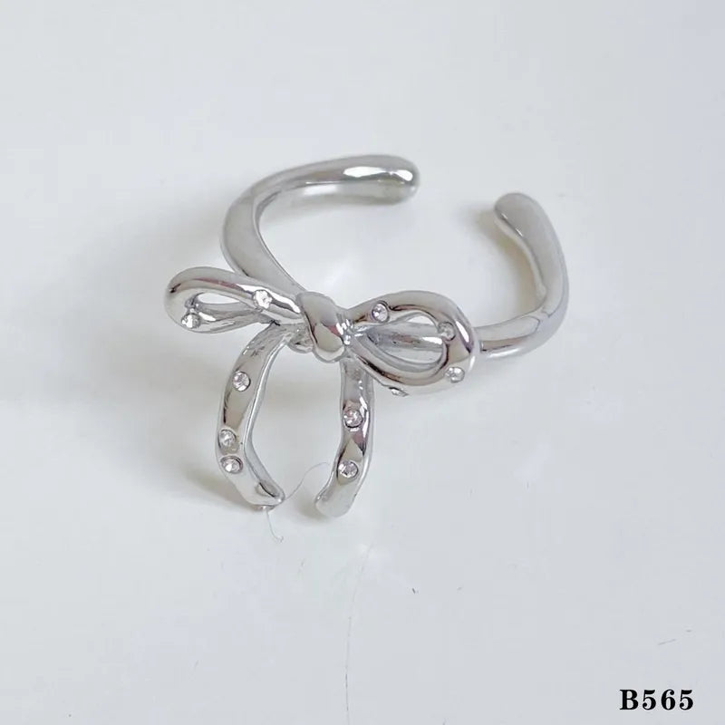 Coquette Ring – Dainty Pearl Bow Ring for a Feminine Touch