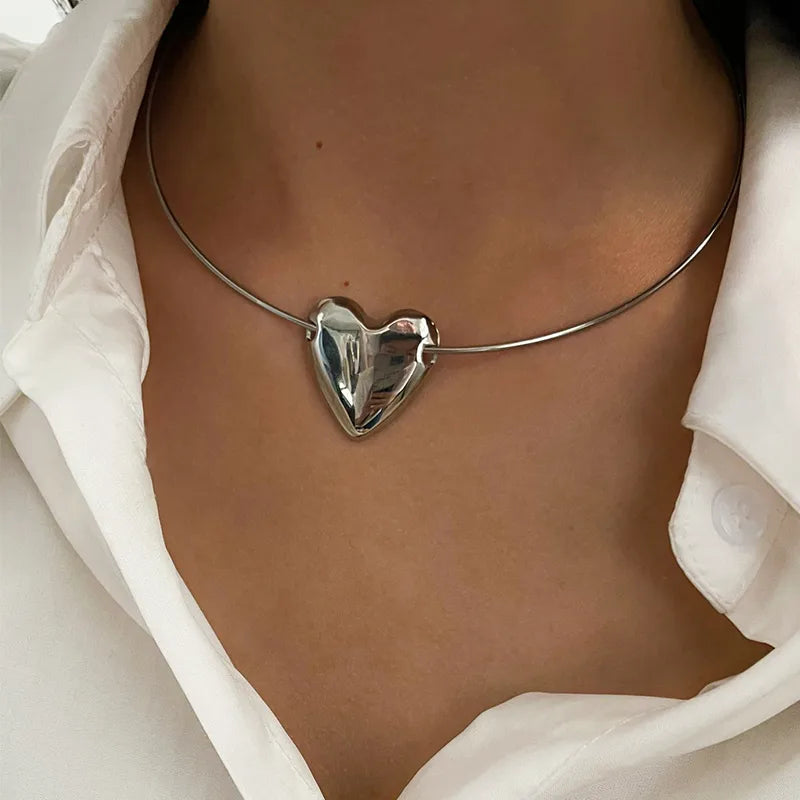 Silver Heart Choker Necklace – Minimalist & Romantic Statement Piece